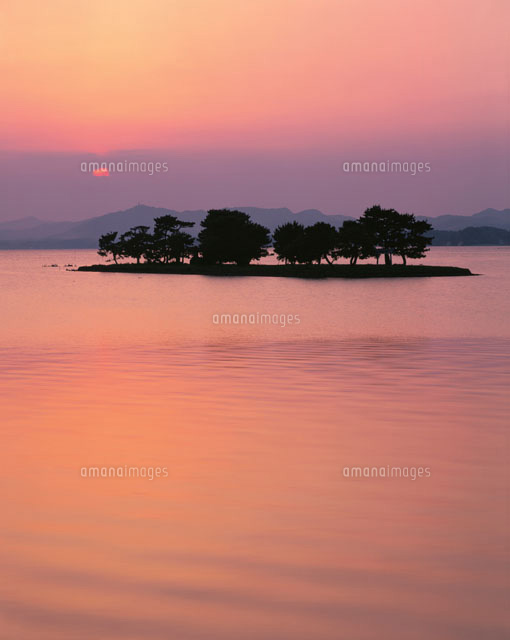 宍道湖の夕景 島根県
(c)KATSUHIRO YAMANASHI/SEBUN PHOTO