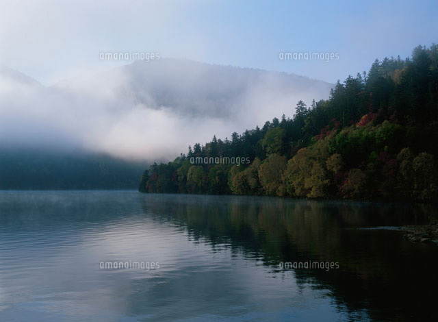 秋の然別湖
(c)KATSUHIRO YAMANASHI/SEBUN PHOTO