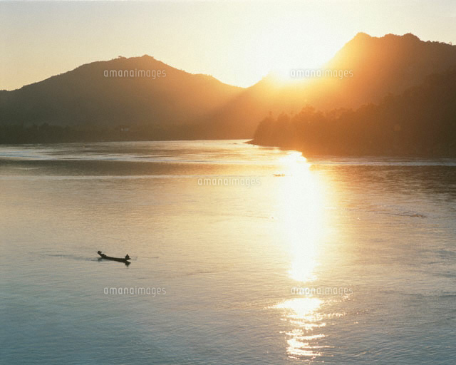 メコン河の夕日 ルアン パバーン近郊 ラオス
(c)ART YES CO.LTD/SEBUN PHOTO