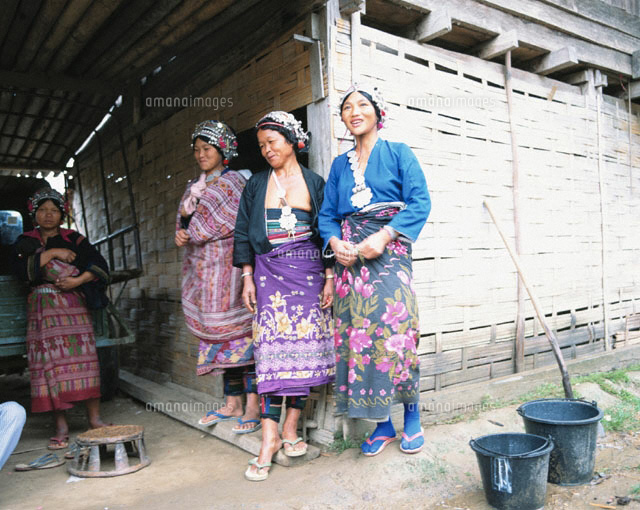 アカ族の4人の女性 北部山岳地帯 ラオス
(c)ART YES CO.LTD/SEBUN PHOTO