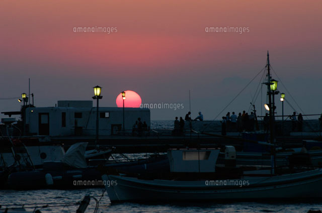 夕暮れのミコノス島の港のシルエット エーゲ海 ギリシャ
(c)ART YES CO.LTD/SEBUN PHOTO