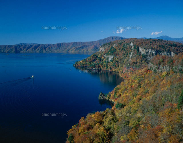紅葉の十和田湖 青森県
(c)TSUTAE ICHIKAWA/SEBUN PHOTO