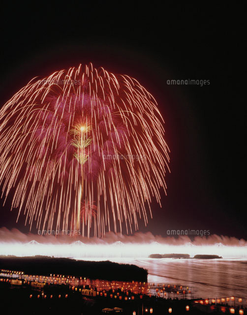 夜空の三尺玉の花火 夏 長岡市 新潟県
(c)TSUTAE ICHIKAWA/SEBUN PHOTO