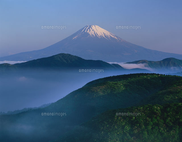 朝の富士山と山並み 大観山 神奈川県
(c)TSUTAE ICHIKAWA/SEBUN PHOTO