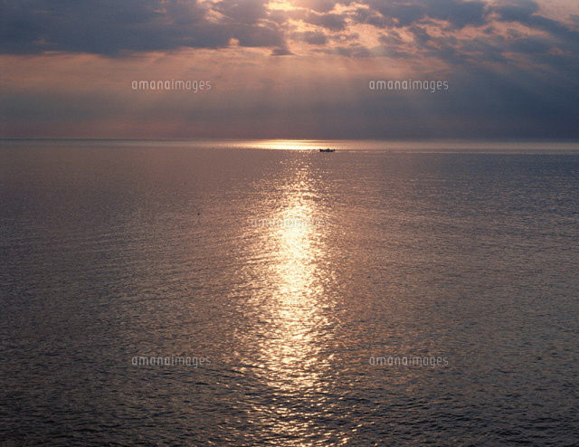 光芒と輝く海 北海道
(c)TSUTAE ICHIKAWA/SEBUN PHOTO