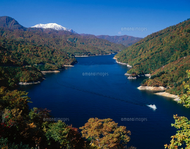 紅葉の奥只見湖と越後駒ヶ岳 新潟県
(c)TSUTAE ICHIKAWA/SEBUN PHOTO