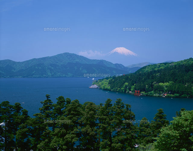 芦ノ湖と富士山 箱根町 神奈川県
(c)TSUTAE ICHIKAWA/SEBUN PHOTO