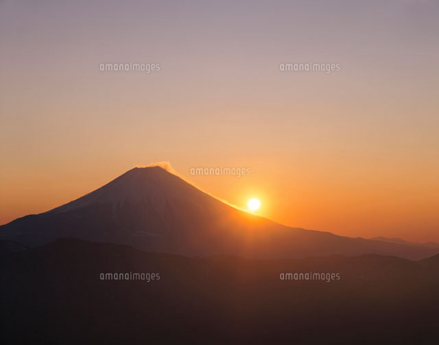 富士山と日の出 七面山 山梨県
(c)TETSUO SAYAMA/SEBUN PHOTO