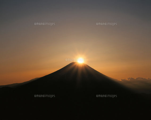 富士山と日の出 七面山 山梨県
(c)TETSUO SAYAMA/SEBUN PHOTO