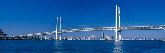 横浜ベイブリッジと富士山の風景 横浜市 神奈川県
(c)TETSUO SAYAMA/SEBUN PHOTO
