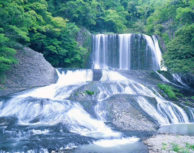 新緑の竜門ノ滝 九重町 大分県
(c)TETSUO SAYAMA/SEBUN PHOTO