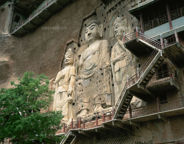 麦積山石窟三尊像
(c)TETSUO SAYAMA/SEBUN PHOTO