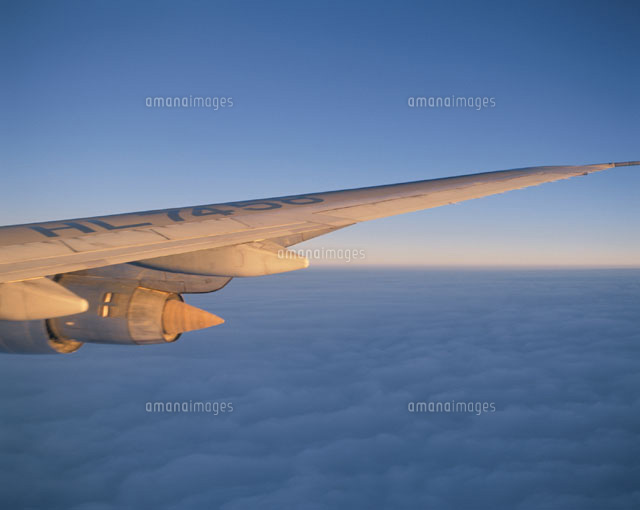朝日の当たる飛行機の翼
(c)KAZUTAKA WATANABE/SEBUN PHOTO