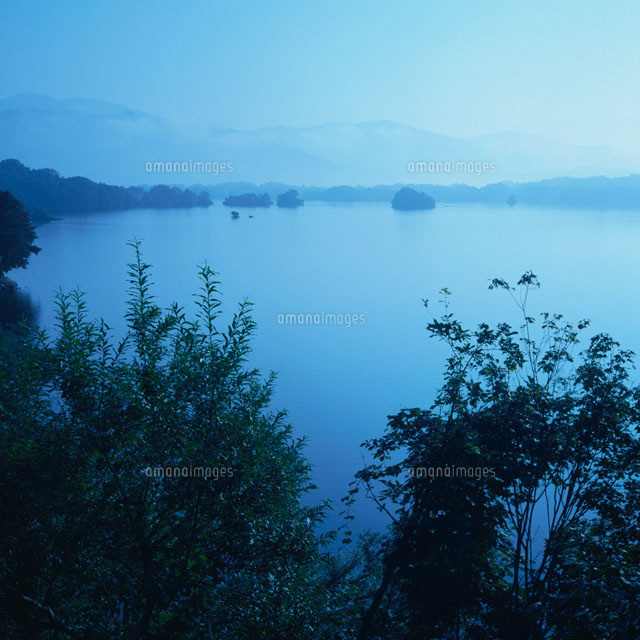 早朝の桧原湖
(c)AKIRA KAEDE/SEBUN PHOTO