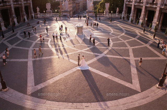 カンピドリオ広場で結婚するカップル ローマ イタリア
(c)LUCIO RUIZ PASTOR/SEBUN PHOTO