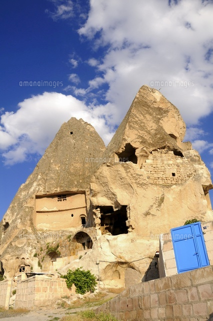 Troglodyte houses dug inside the rock
(c)LUCIO RUIZ PASTOR/SEBUN PHOTO