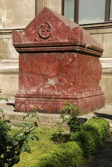 Porphyry sarcophagus
(c)LUCIO RUIZ PASTOR/SEBUN PHOTO