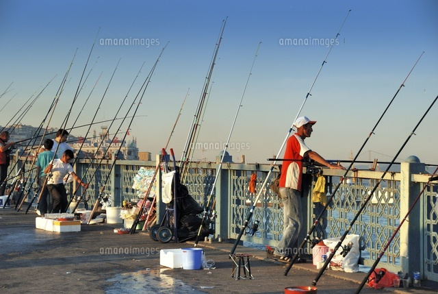 Fishermen on Galata Bridge
(c)LUCIO RUIZ PASTOR/SEBUN PHOTO