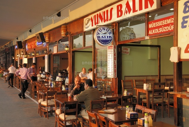 Coffee shops under the Galata bridge
(c)LUCIO RUIZ PASTOR/SEBUN PHOTO