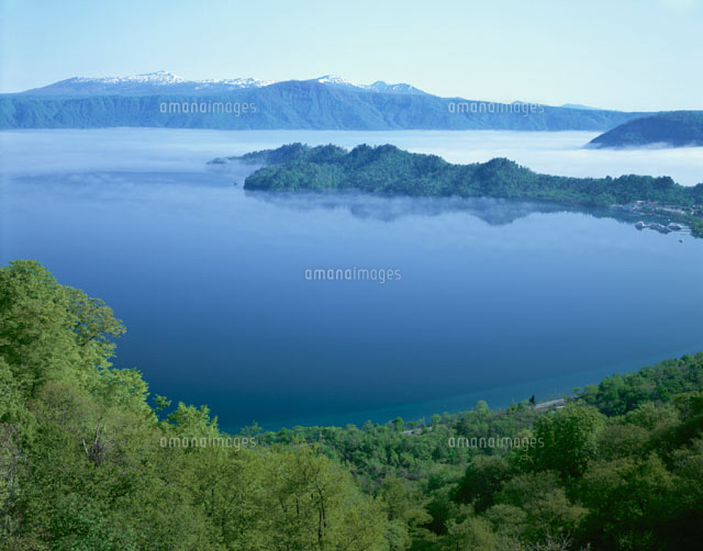 十和田湖と八甲田山 青森県
(c)YOSHIO SHINKAI/SEBUN PHOTO