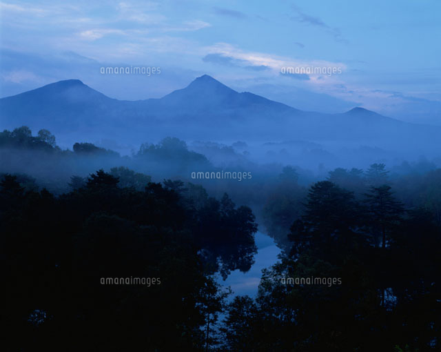 朝霧かかる中瀬沼と磐梯山 裏磐梯 福島県
(c)YOSHIO SHINKAI/SEBUN PHOTO
