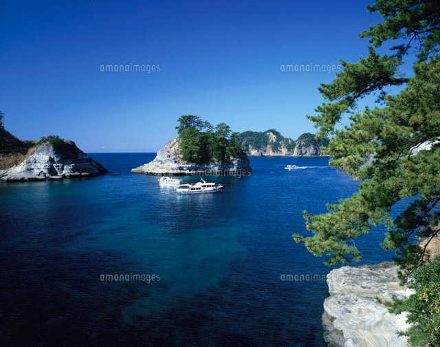 堂ヶ島の観光船の風景 西伊豆町 静岡県
(c)YOSHIO SHINKAI/SEBUN PHOTO
