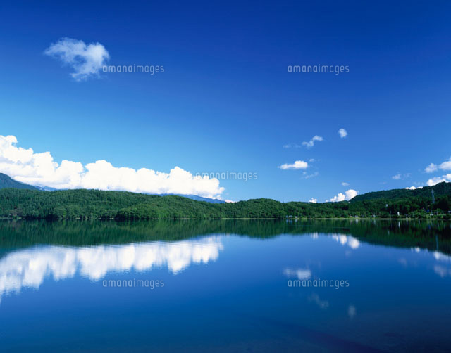 青木湖と雲 長野県
(c)YOSHIO SHINKAI/SEBUN PHOTO
