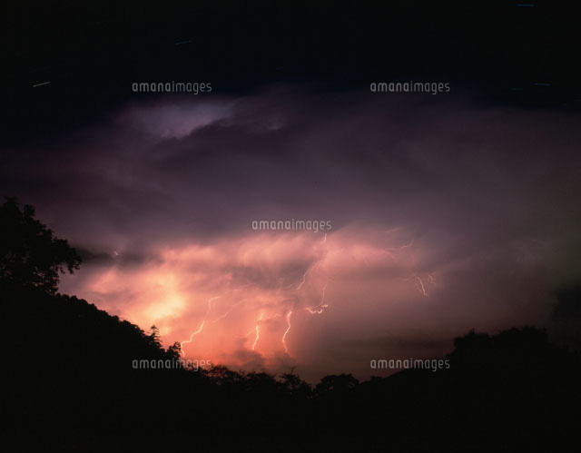 雷鳴
(c)YOSHIO SHINKAI/SEBUN PHOTO