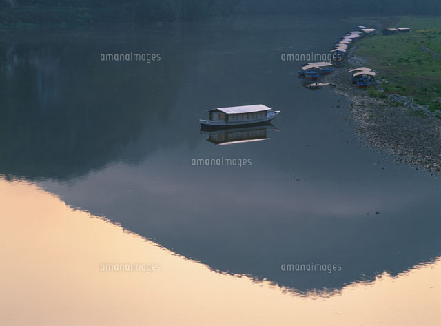 肱川の朝
(c)YOSHIO SHINKAI/SEBUN PHOTO