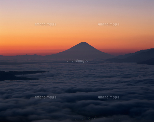 朝の富士山と雲海
(c)YOSHIO SHINKAI/SEBUN PHOTO