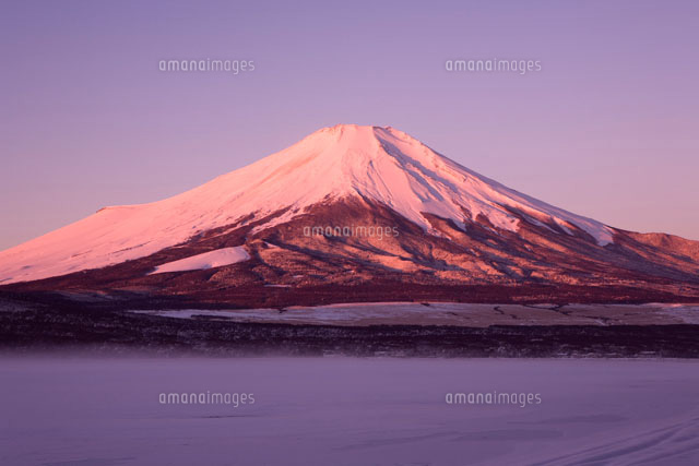 山中湖と朝の富士山
(c)YOSHIO SHINKAI/SEBUN PHOTO