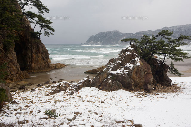 雪の浦富海岸
(c)YOSHIO SHINKAI/SEBUN PHOTO