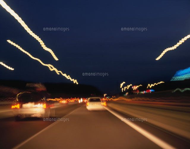 夜の高速道路を走る 関越自動車道
(c)KAZUNORI ARAKI/SEBUN PHOTO
