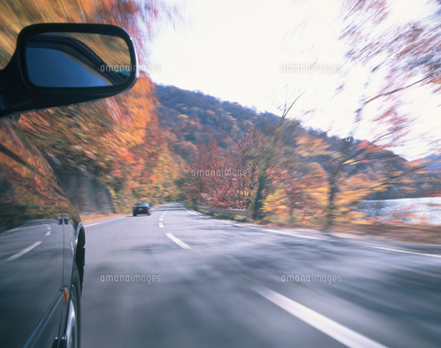 紅葉の十和田湖畔の道 青森県
(c)KAZUNORI ARAKI/SEBUN PHOTO