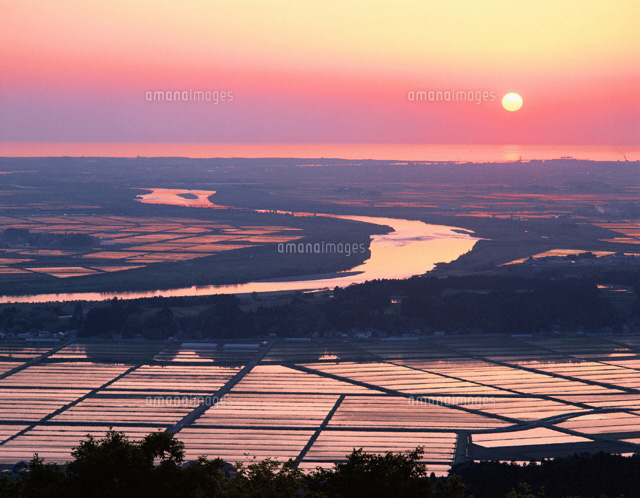 庄内平野と最上川の夕景 山形県
(c)KAZUNORI ARAKI/SEBUN PHOTO