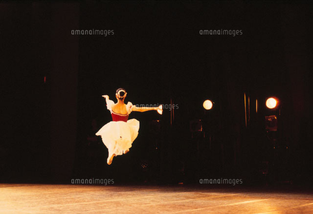 バレエを踊る女性
(c)TATSUO SAEKI/SEBUN PHOTO