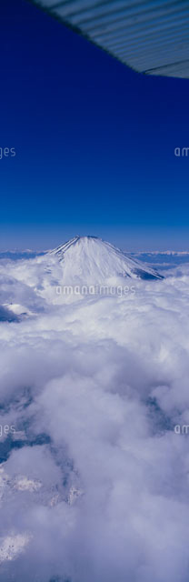 雲海から覗く富士山 空撮
(c)STUDIO SATO/orion