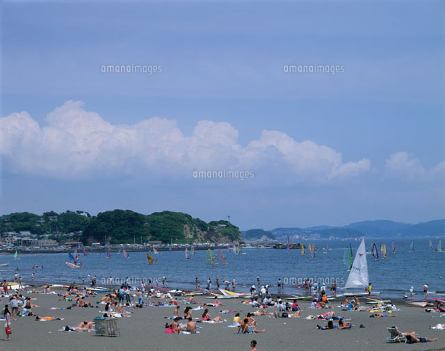 たくさんの海水浴客がいる江ノ島海岸 神奈川県
(c)STUDIO SATO/orion