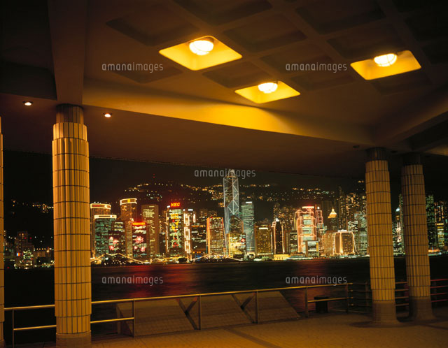 尖沙咀遊歩道より香港島のクリスマスの夜景
(c)STUDIO SATO/orion