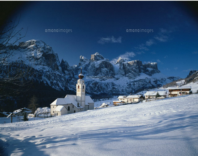 雪のコルフォスコ教会の風景 ドロミテアルプス イタリア
(c)SAN HOYANO/SEBUN PHOTO