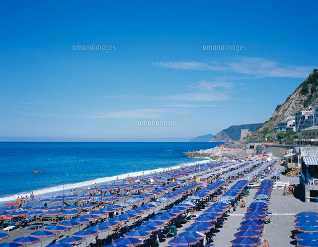 リヴィエラ海岸のビーチ イタリア
(c)WEST SIDE/SEBUN PHOTO