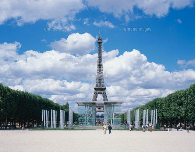 シャンドマルス公園とエッフェル塔の風景 パリ フランス
(c)WEST SIDE/SEBUN PHOTO