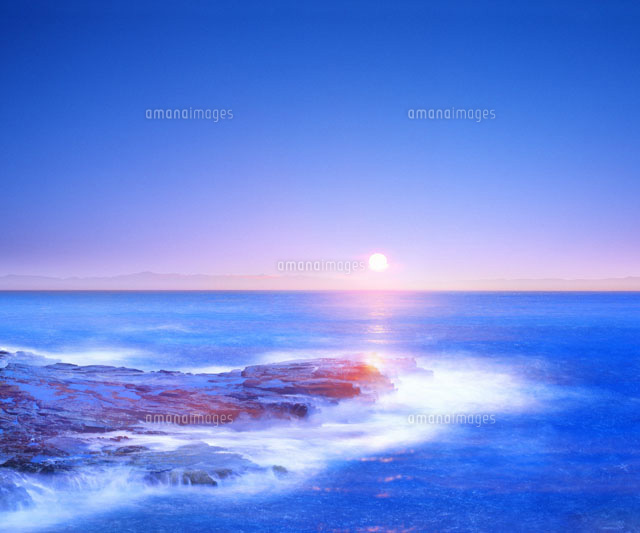 岩礁と朝日
(c)NAOTO SHIBUYA/orion