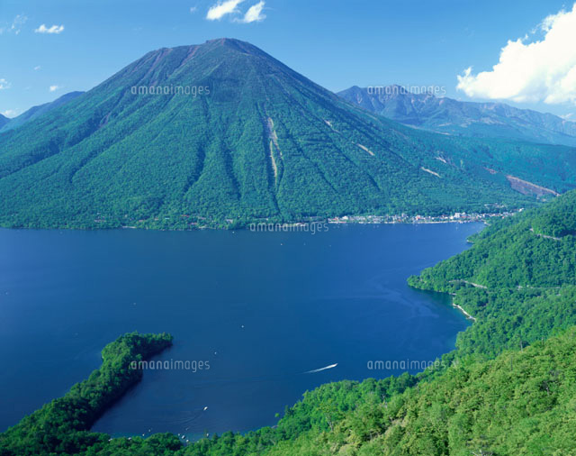 新緑の中禅寺湖と男体山 栃木県
(c)TAKASHI SATO/SEBUN PHOTO