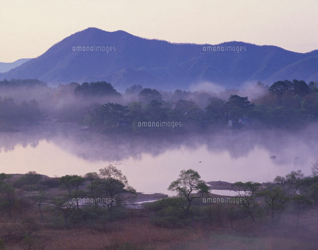 朝霧の小野川湖 福島県
(c)TAKASHI SATO/SEBUN PHOTO