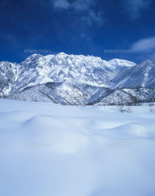 雪の八海山・越後三山 新潟県
(c)TAKASHI SATO/SEBUN PHOTO