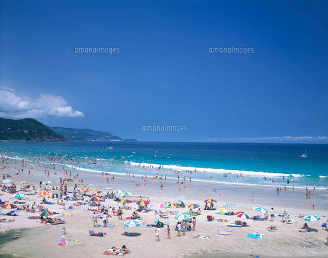にぎやかな白浜海水浴場 下田市 静岡県
(c)TAKASHI SATO/SEBUN PHOTO