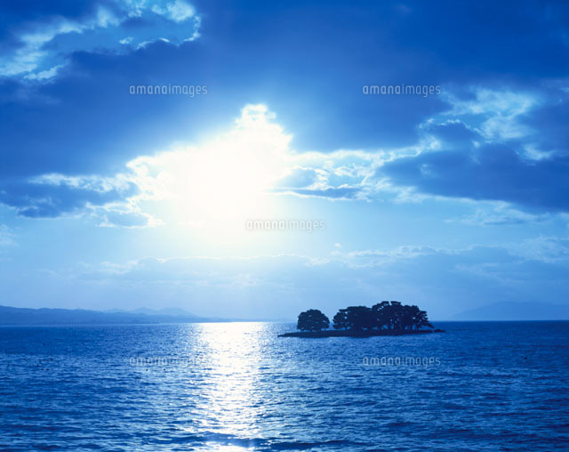 太陽と穴道湖 松江市 島根県
(c)TAKASHI SATO/SEBUN PHOTO