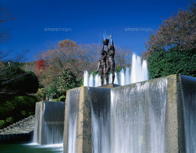 梅ノ沢公園の噴水と銅像 熱海市 静岡県
(c)TAKASHI SATO/SEBUN PHOTO
