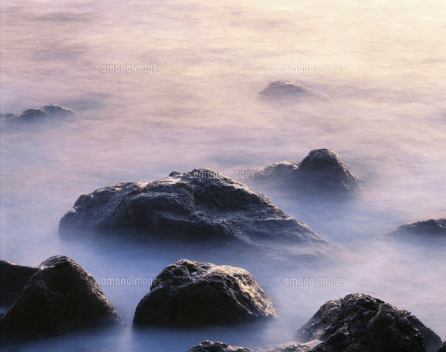 朝の波と岩の風景 河津町 静岡県
(c)TAKASHI SATO/SEBUN PHOTO